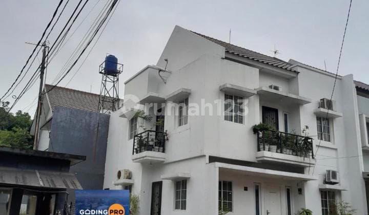 Dijual Rumah Raffles Hills Cibubur Posisi Hoek Semi Furnish
