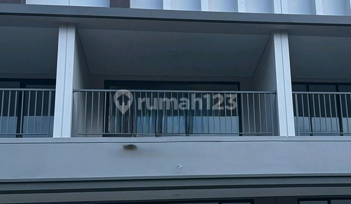 Disewakan Ruko Terdepan 3 LT di Legenda Wisata