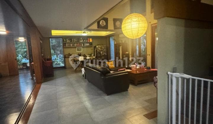 Rumah Cantik Dengan Kolam Ikan Di Legenda Wisata Bogor Siap Huni