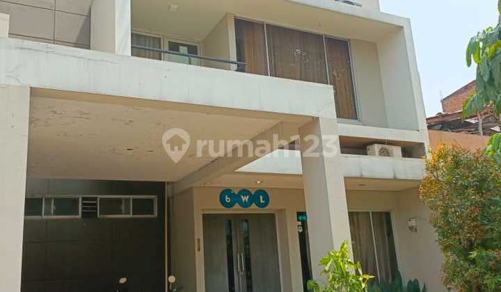 Dijual Rumah 3 Lantai Siap Huni di Raffles Hills Cibubur