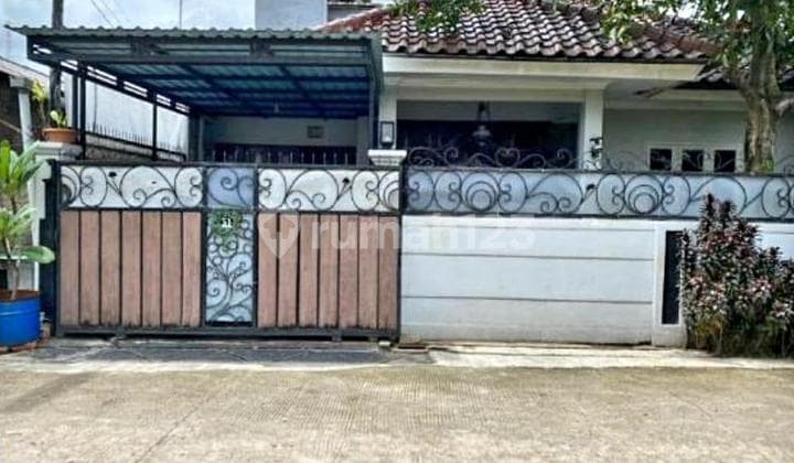 Dijual Rumah di Jl. Pringgondani Cibubur, Rumah Siap Huni Dekat Stasiun LRT Harjamukti, Ada Kolam Renang, Kolam Ikan dan Pemanas Air Tenaga Surya