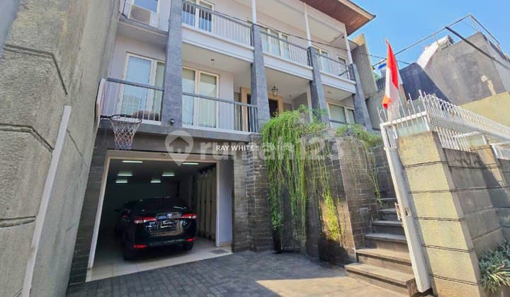 Dijual Rumah Mewah 3 Lantai Di Menteng Lokasi Strategis