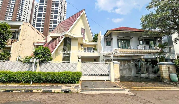 Dijual Rumah Dalam Komplek Dekat Mall Gandaria City