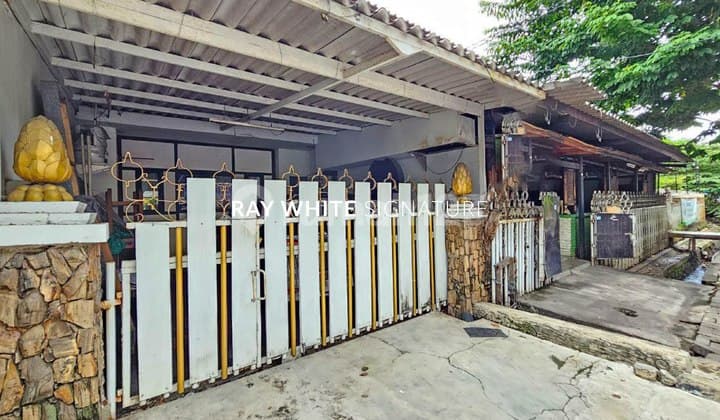 Rumah Hoek Zona Komersil Jalan Abdullah Syafei Komplek Gudang Peluru