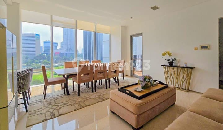 Dijual Apartemen Senopati Suites 2BR Kondisi Bagus View Cantik