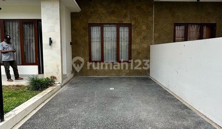 Disewakan Rumah One Get System Berlokasi Sayap Sunset Road