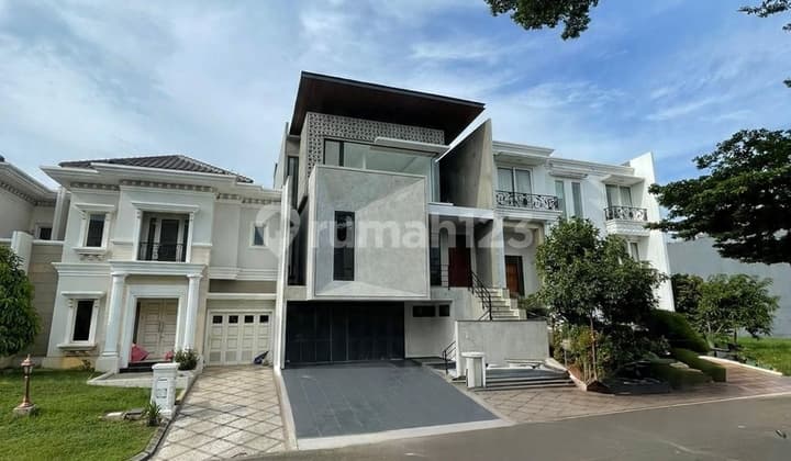 Brand New Cool House in Aristoteles Cluster