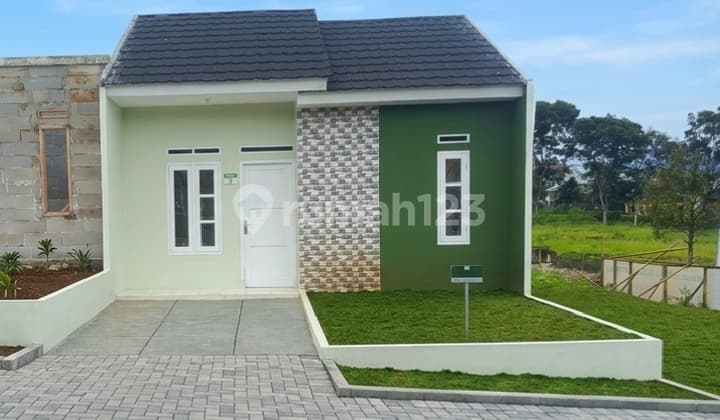 Ready-to-Live House with KPR Available Near Parungkuda Station