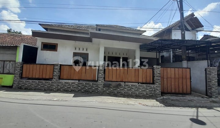 Rumah Tinggal 3 Kamar Tidur Lokasi Strategis di Sendangtirto Berbah Sleman.
