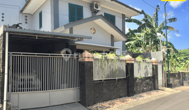 Rumah Minimalis dengan Desain Klasik , Dekat Rsud Wirosaban, & Uad Pusat.