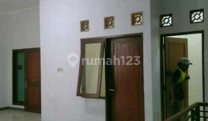 Disewakan Rumah di Cluster Aralia Harapan Indah Bekasi