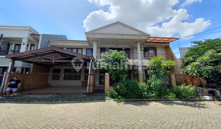 Rumah 2 Lantai Fasad Modern kondisi Bagus, SHM, Di Taman Cipulir Estate Ciledug