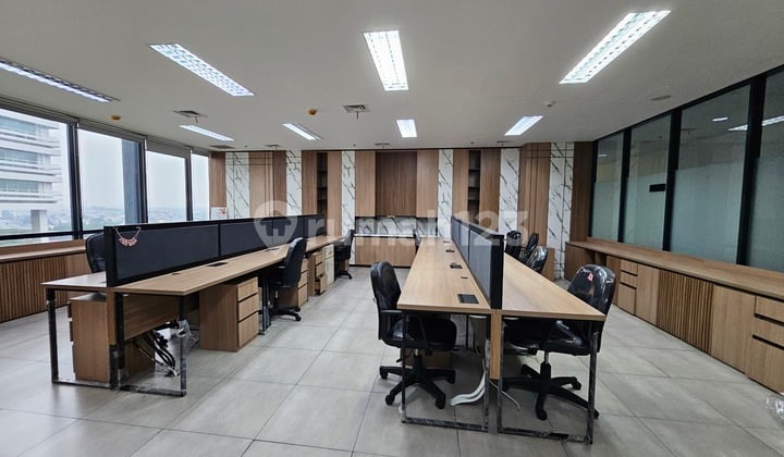 Disewakan Office space dengan Interior mewah sudah full furnish di The Smith, Alam sutera