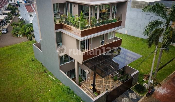 Rumah Mewah 3Lt Fully Furnished Dilengkapi Private Pool & Lift di Cluster Amalfi