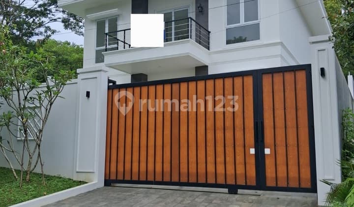 Rumah Mewah & Baru 2.5Lt dengan Private Pool di Sentul City
