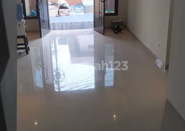 For Sale: Nice Ready-to-Live House in Nusaloka BSD