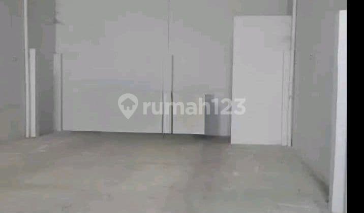 Gudang Di Lokasi Strategis Di Green Lake City Tangerang