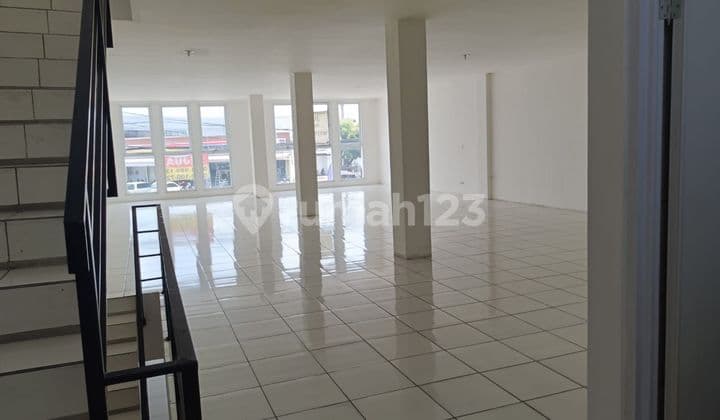 Ruko Di Pinggir Jalan Raya Besar Di Serpong