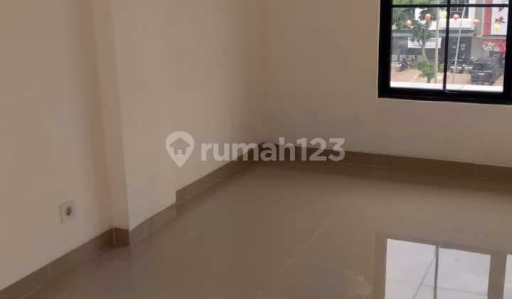 Disewakan Ruko Pinggir Jalan Raya Madison Grande Posisi Hook