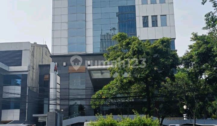 Gedung Perkantoran Di Pinggir Jalan Raya Tomang Jakarta Barat