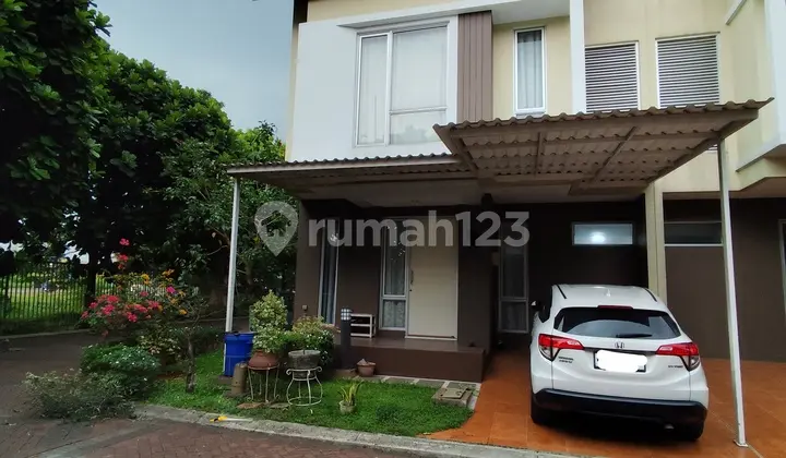 Corner House 2 Floors Malibu Village