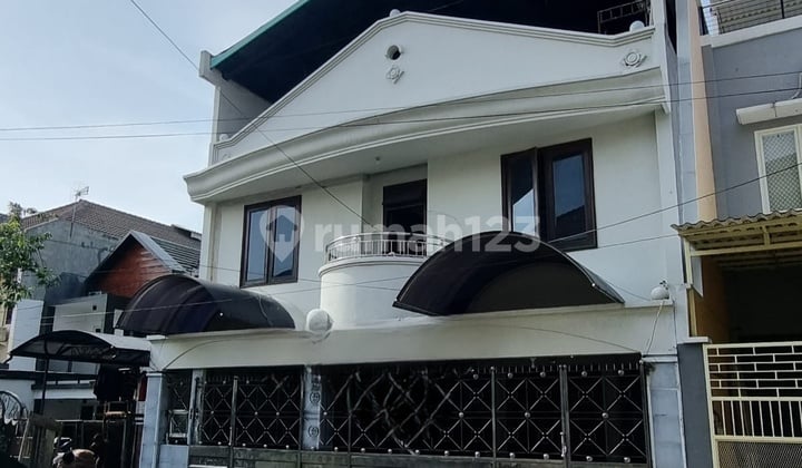 Rungkut Mejoyo Boarding House, near Ubaya. Rungkut Mejoyo Boarding House, near Ubaya.