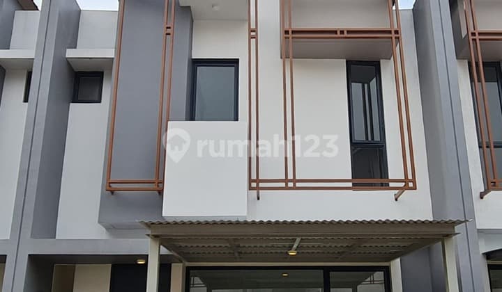 Rumah .di Yuchita Bsd Dekat Teraskota