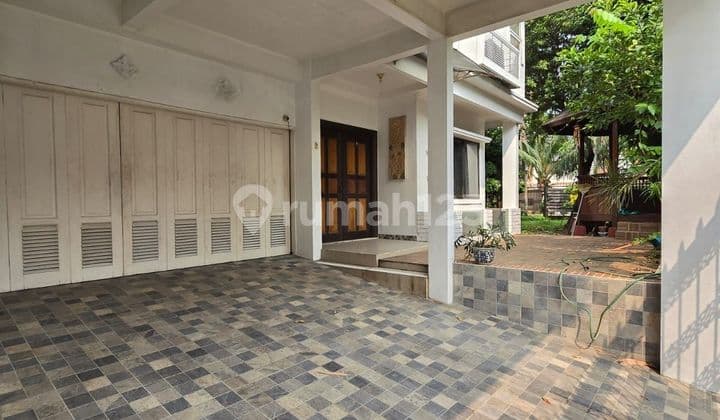 Rumah Hoek Bagus dan Luas di Bintaro Tangerang Selatan