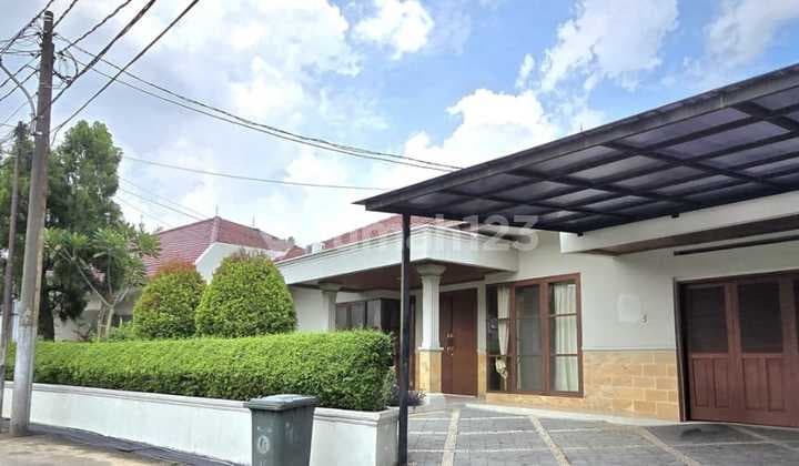 Rumah 1 Lantai Dengan Kolam Renang Dekat MRT di Cipete