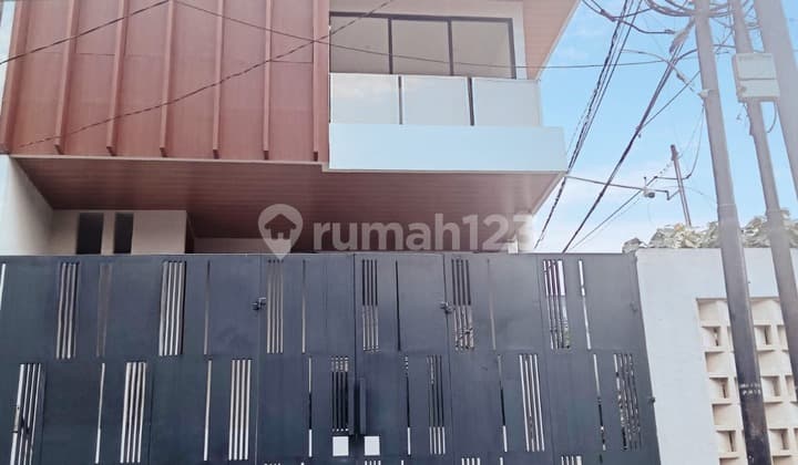 Rumah Bangunan Baru Posisi Hook Dekat Pintu Toll Cinere