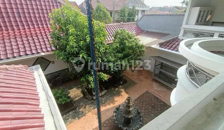 Rumah Asri Dan Luas Jual Cepat 2 Lantai Dekat Tol