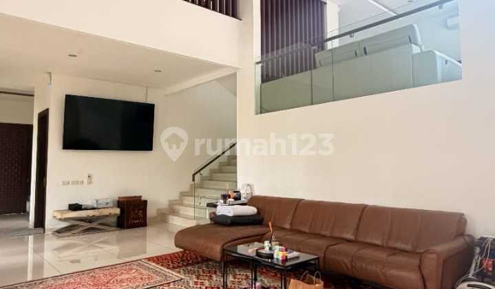 RUMAH CANTIK MEWAH DI DELATINOS BSD CITY 2 LANTAI SEMI FURNISH
