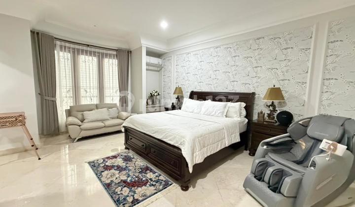 Rumah Mewah Desain Classic di Bsd Full Furnish 2 Lantai Siap Huni