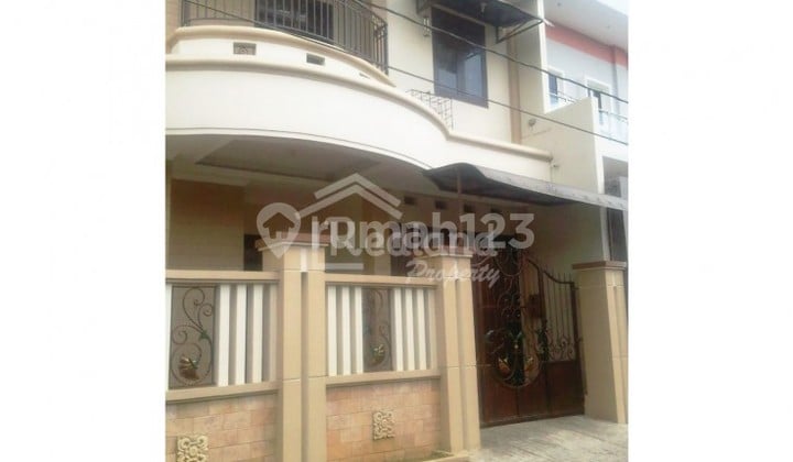 Two-Story House, Ready to Occupy, Central City, Strategic, Si 5495 Two-Story House, Ready to Occupy, Central City, Strategic, Si 5495