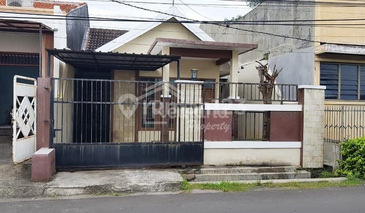 Rumah di Gayamsari , Semarang Si 6738