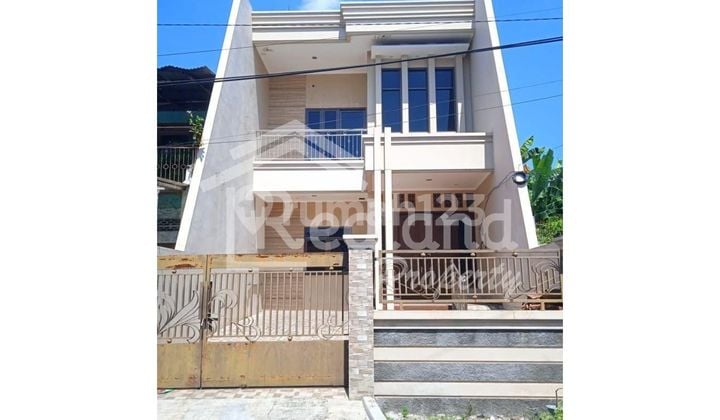 Rumah di Daerah Semarang Tengah ( Si 8427 )