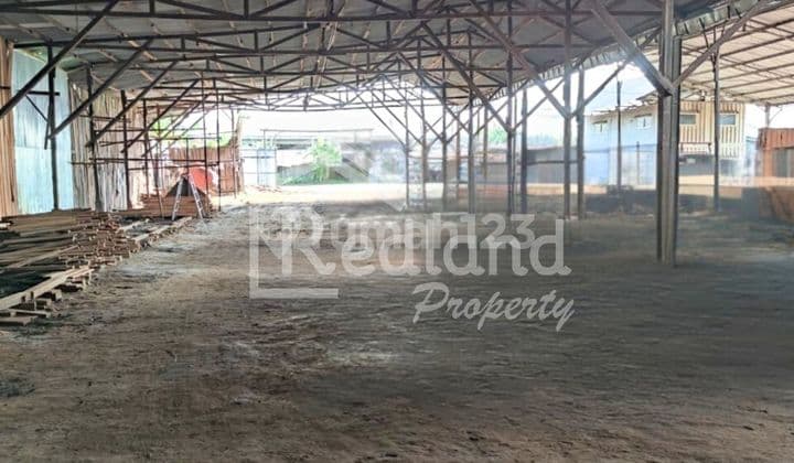 Warehouse in the Plamongan Sari Area, Semarang (Si 8647)