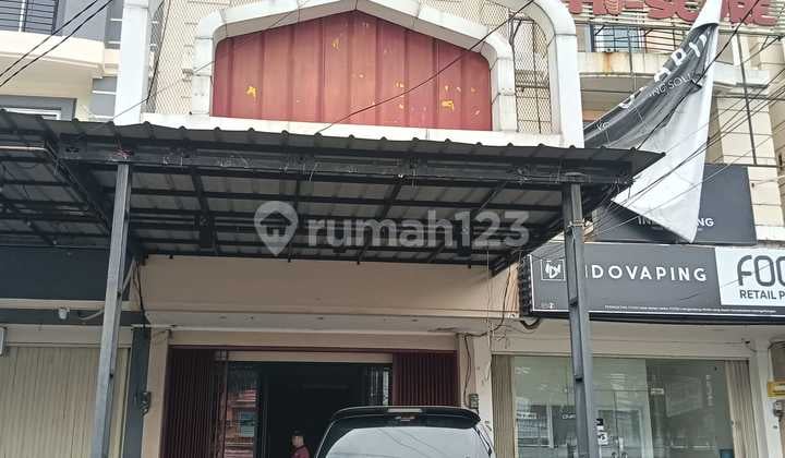 *For Rent: 3-Story Shophouse on Bulevard Hijau, Harapan Indah, Bekasi*