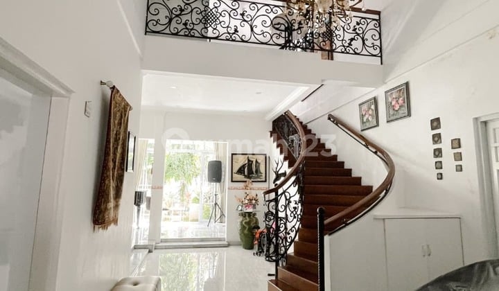Harga Spesial Rumah Mewah 2 Lantai di Menteng