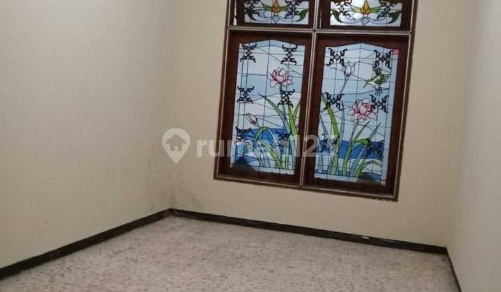 BUTUH UANG PUOOLL Baru Renov Rumah Semolowaru Indah Surabaya 2 Lantai 180m2 SHM 2 Menit Ke MERR Murah Cepat Dapat