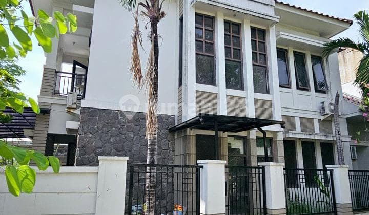 BAGUS TERAWAT HOOK Rumah Central Park Ahmad Yani Surabaya 2 Lantai 155m2 SHM Belakang Polda Jatim