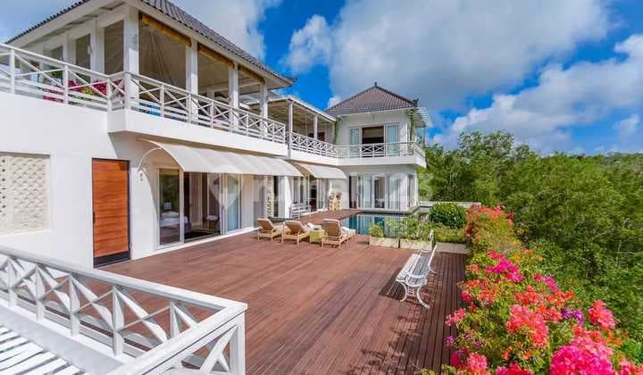 OCEAN VIEW Authentic Tropical Modern Villa, Balangan Beach Road, Jimbaran, Bali, 4 Bedrooms, Large Infinity Pool, 5 Minutes to the Beach.