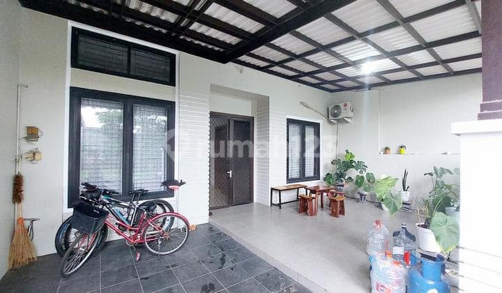 HADAP TAMAN Rumah Central Park Ahmad Yani Surabaya Bangunan Terawat 8x19.5 SHM Harga 2M an