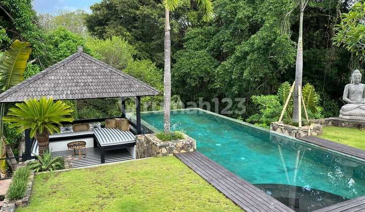Near Beaches Luxury Mediteranian 5 Bedrooms Villa Canggu Bali 23.4 Are Big Pool