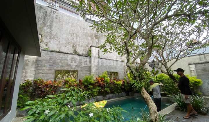 DEKAT PANTAI Villa 4BR Taman Sakura Regency Jimbaran Bali 2.37 Are Jungle View ada Pool