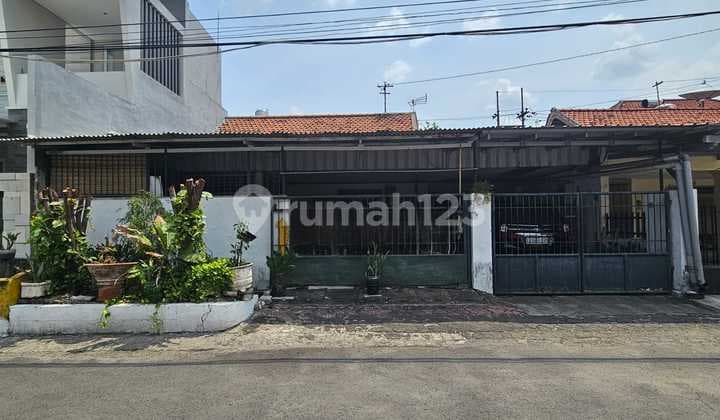 MURAH CEPAT DAPAT Rumah Jemur Andayani Wonocolo Surabaya 12x23 SHM Bangunan lama 1 Lantai One Gate Row Jalan Lebar