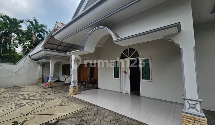 Cocok untuk Kantor Rumah Jemur Andayani Wonocolo Surabaya 2 Kavling Gandeng 612M2 SHM Bangunan Terawat Ruangan Ukuran Jumbo Harga Bu