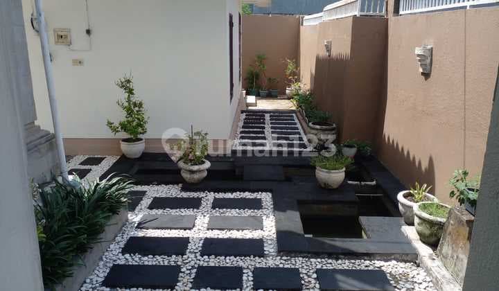 Dijual Rumah di Gatot Subroto Barat