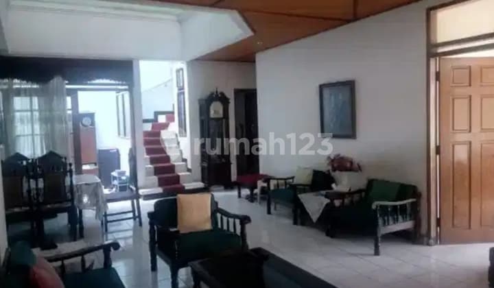 Jual Rumah Lama Terawat di Muara