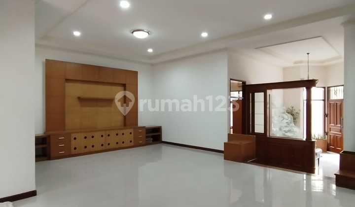 Sewa Rumah Setraduta Baru Renovasi